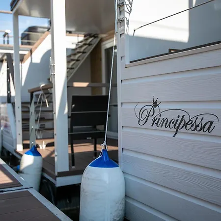 Dom wakacyjny Floating Sea House Principessa Portorož