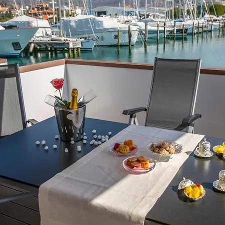 Floating Sea House Principessa Vakantiehuis