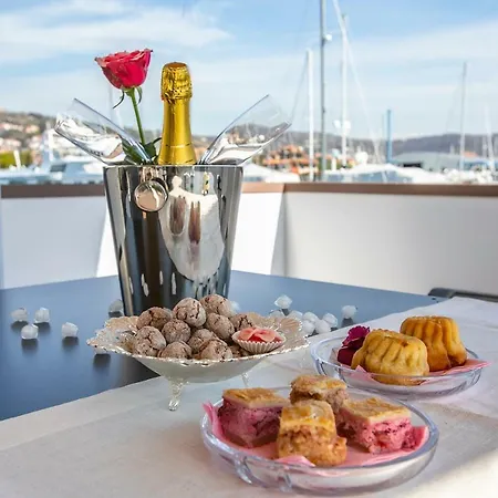 Floating Sea House Principessa Vakantiehuis *