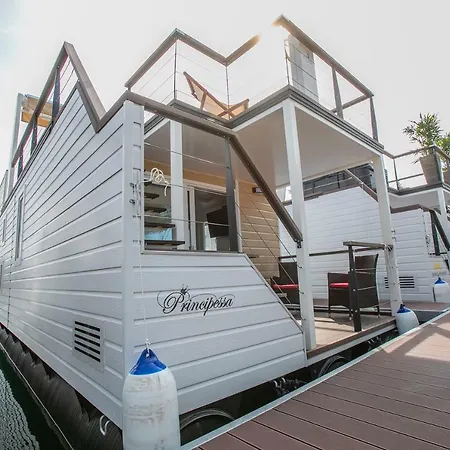 Floating Sea House Principessa *