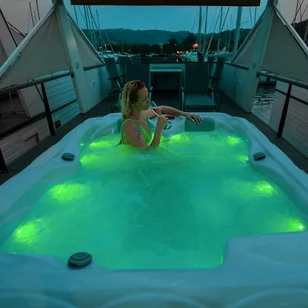 Floating Sea House Principessa Vakantiehuis