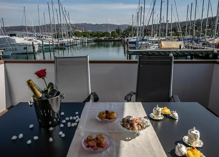 別荘 Floating Sea House Principessa *