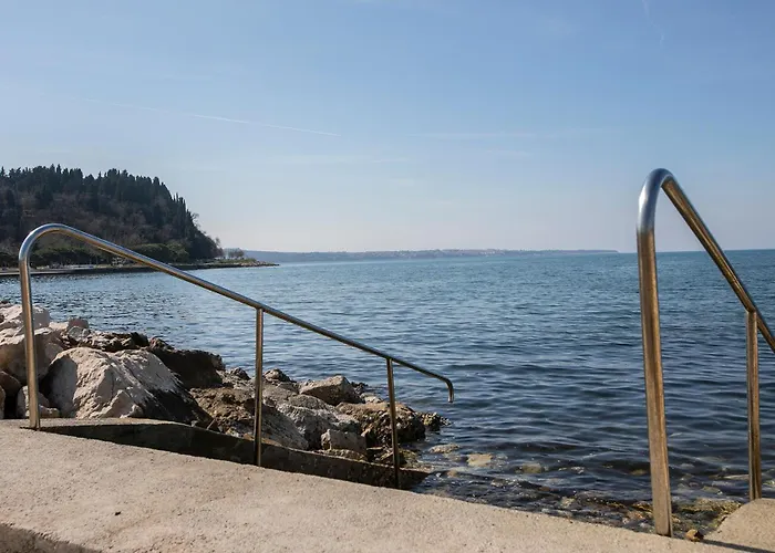 Floating Sea House Principessa ポルトローシュ