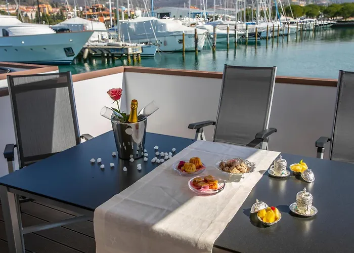 Floating Sea House Principessa Tatil Evi