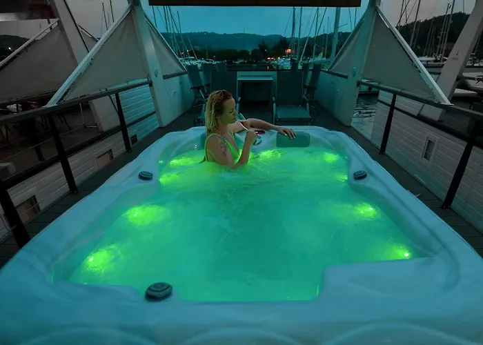 Floating Sea House Principessa 別荘